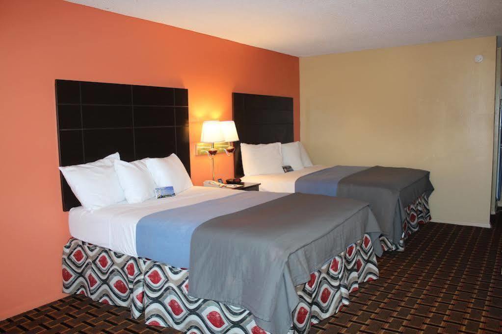 Red Roof Inn & Suites San Angelo Bagian luar foto